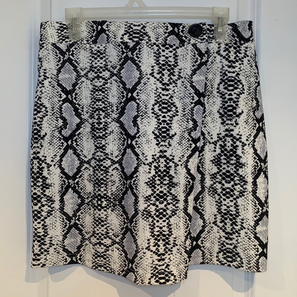 Snakeskin Print Wrap Skirt - Picture 5 of 9